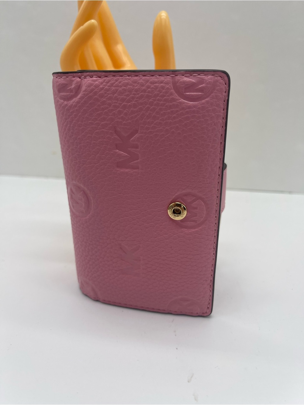 MICHAEL KORS Jet Set Travel Medium MK Logo Debossed Bifold Wallet
Carnation
NWT - Picture 8 of 16